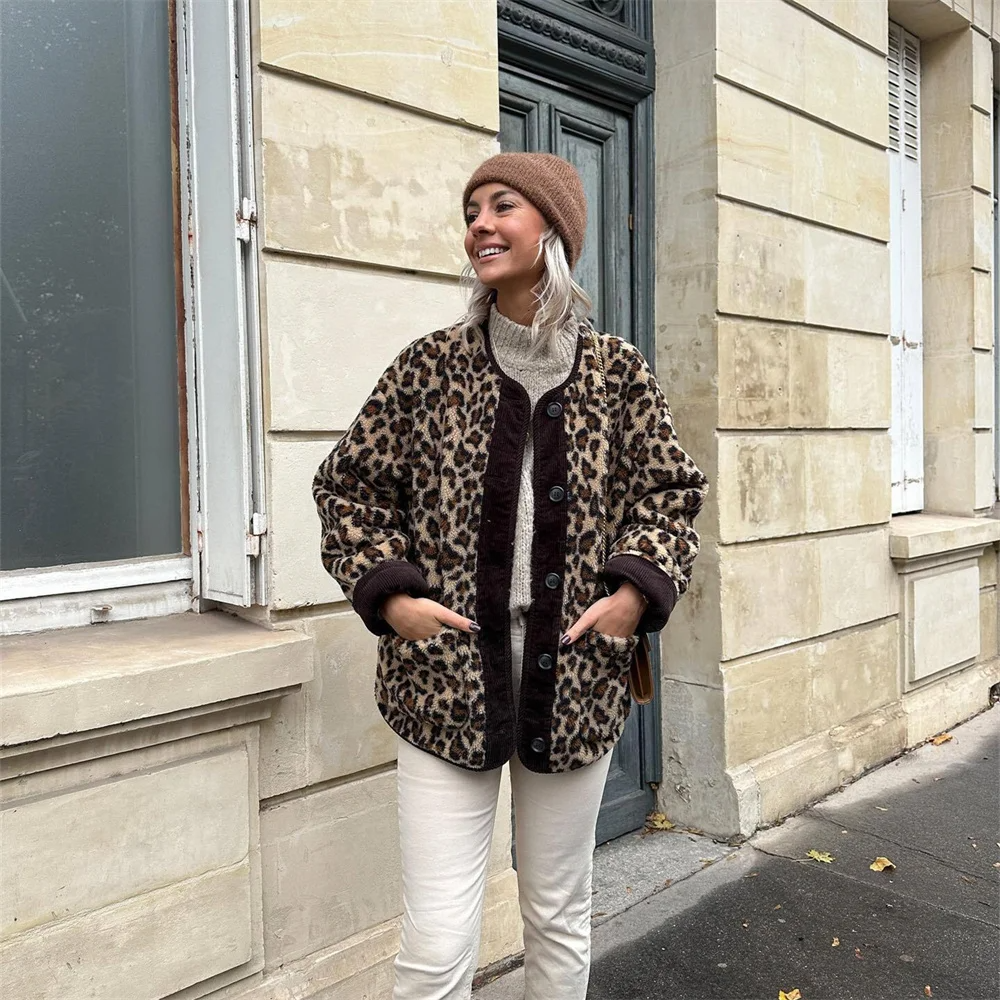 Veste à col rond avec motif léopard