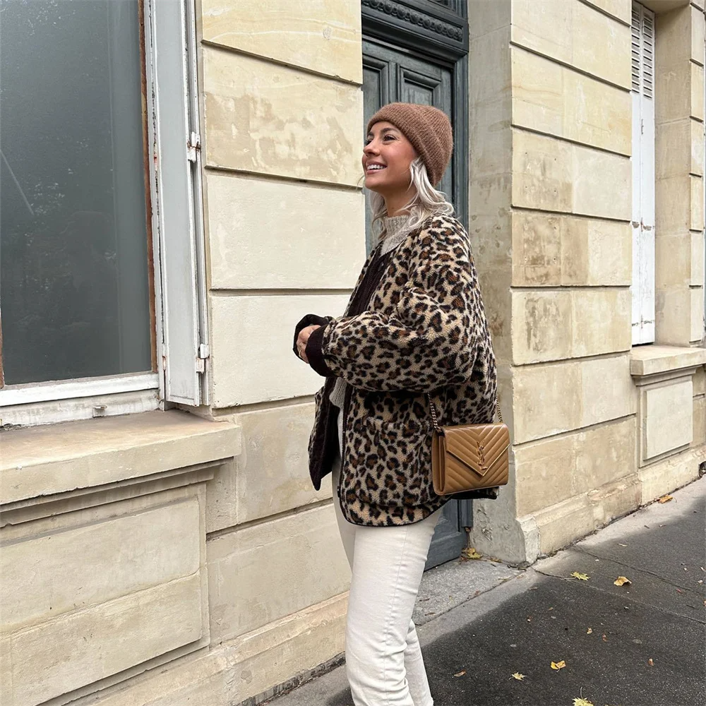 Veste à col rond avec motif léopard