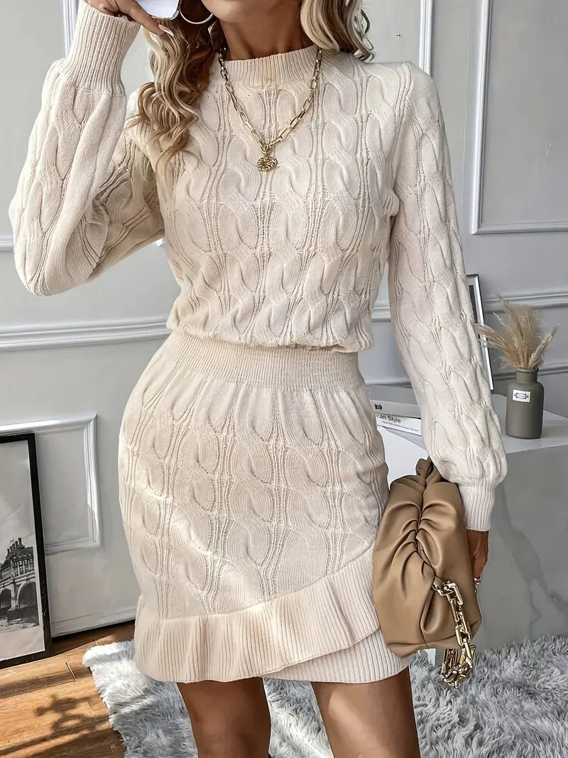 Robe en tricot structurée avec détails en volants - Projet Paris - Raffinée, Confortable