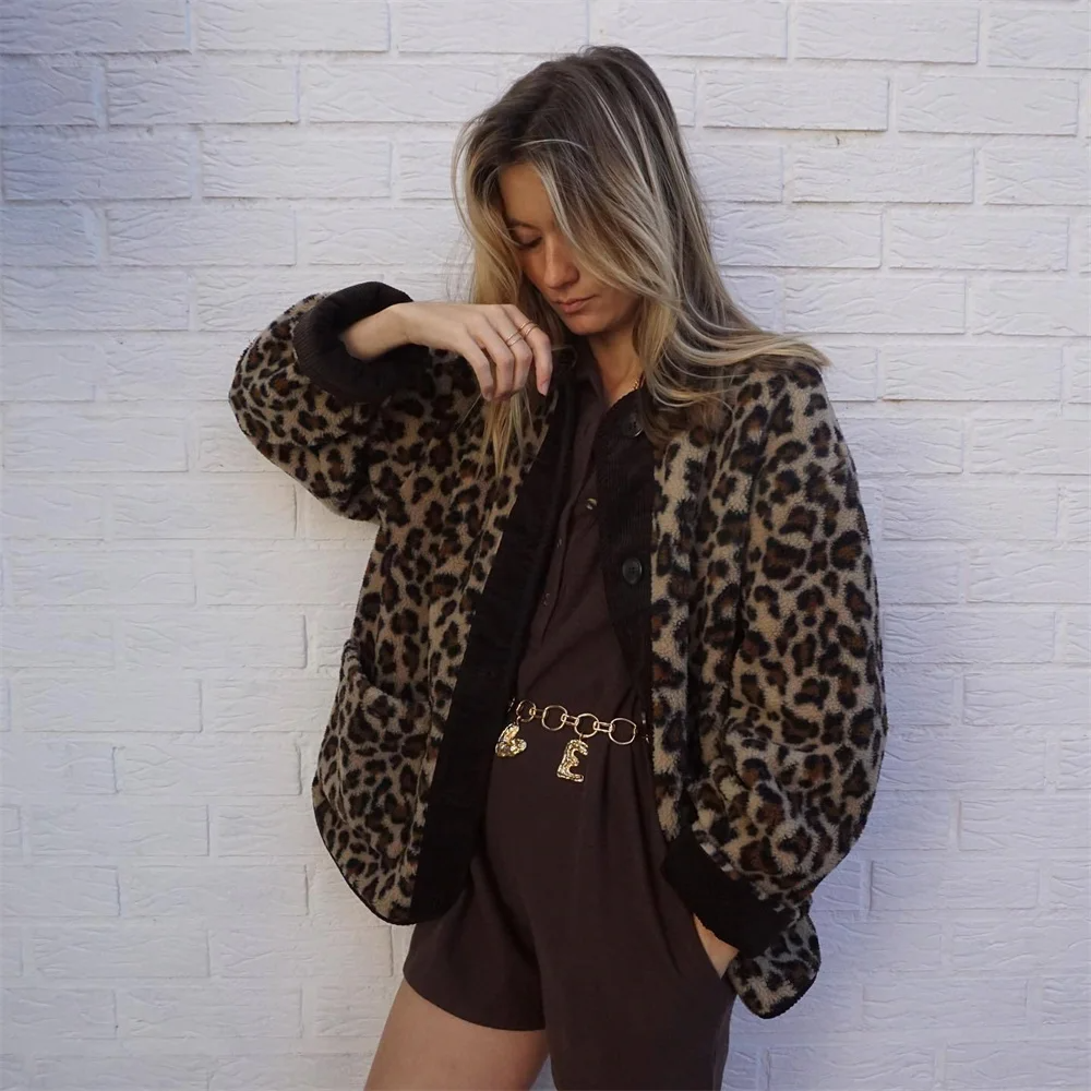 Veste à col rond avec motif léopard