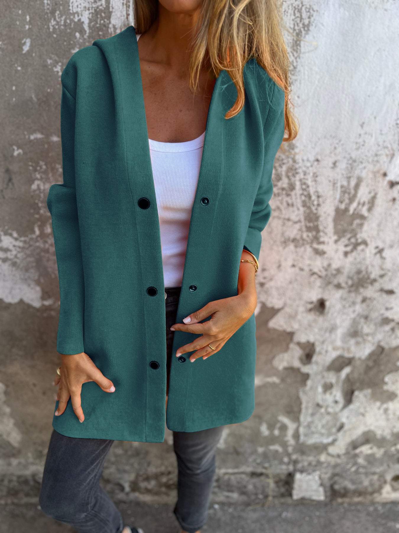 Adriana | Veste en tricot avec boutons et capuche