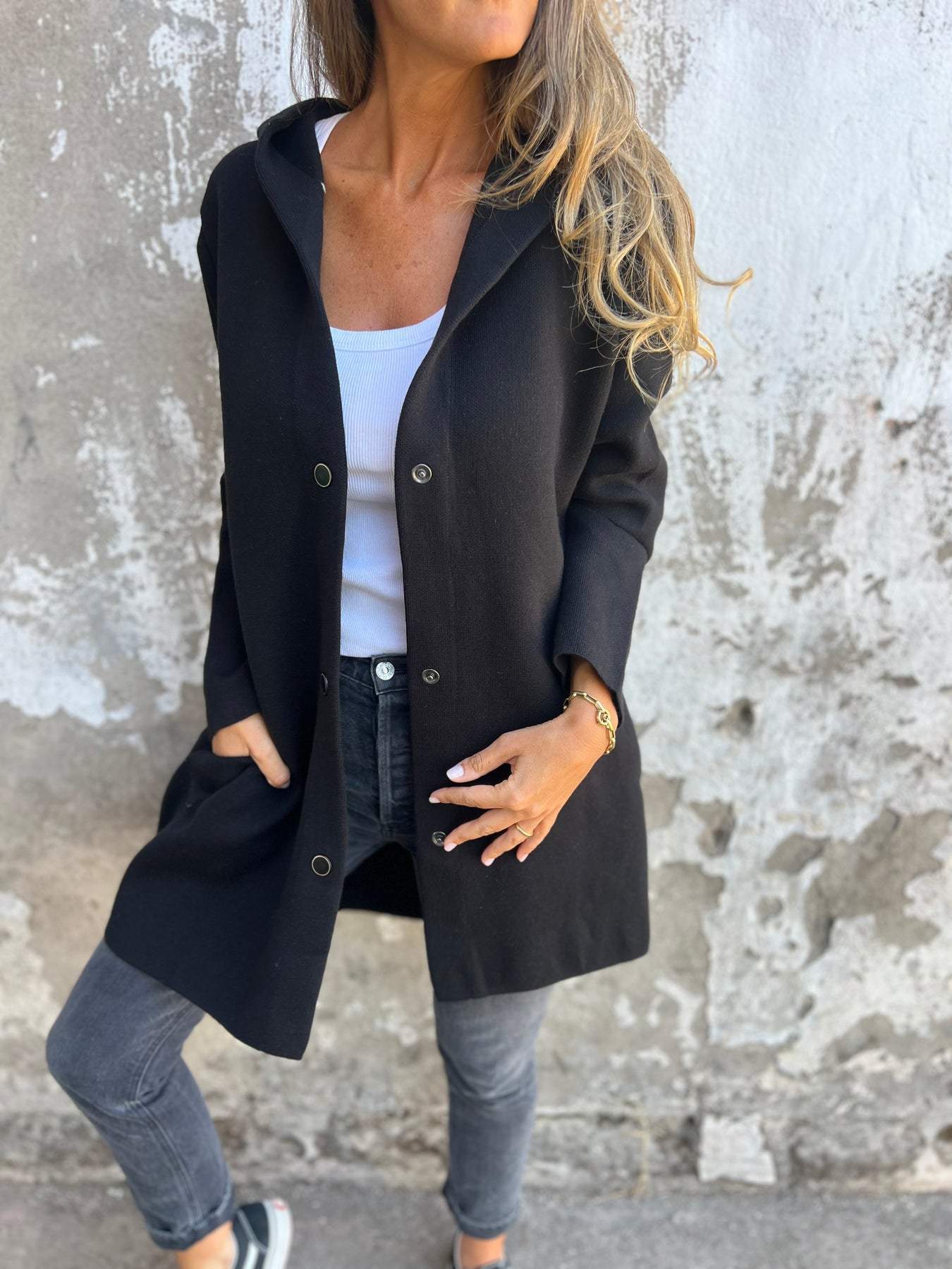 Adriana | Veste en tricot avec boutons et capuche