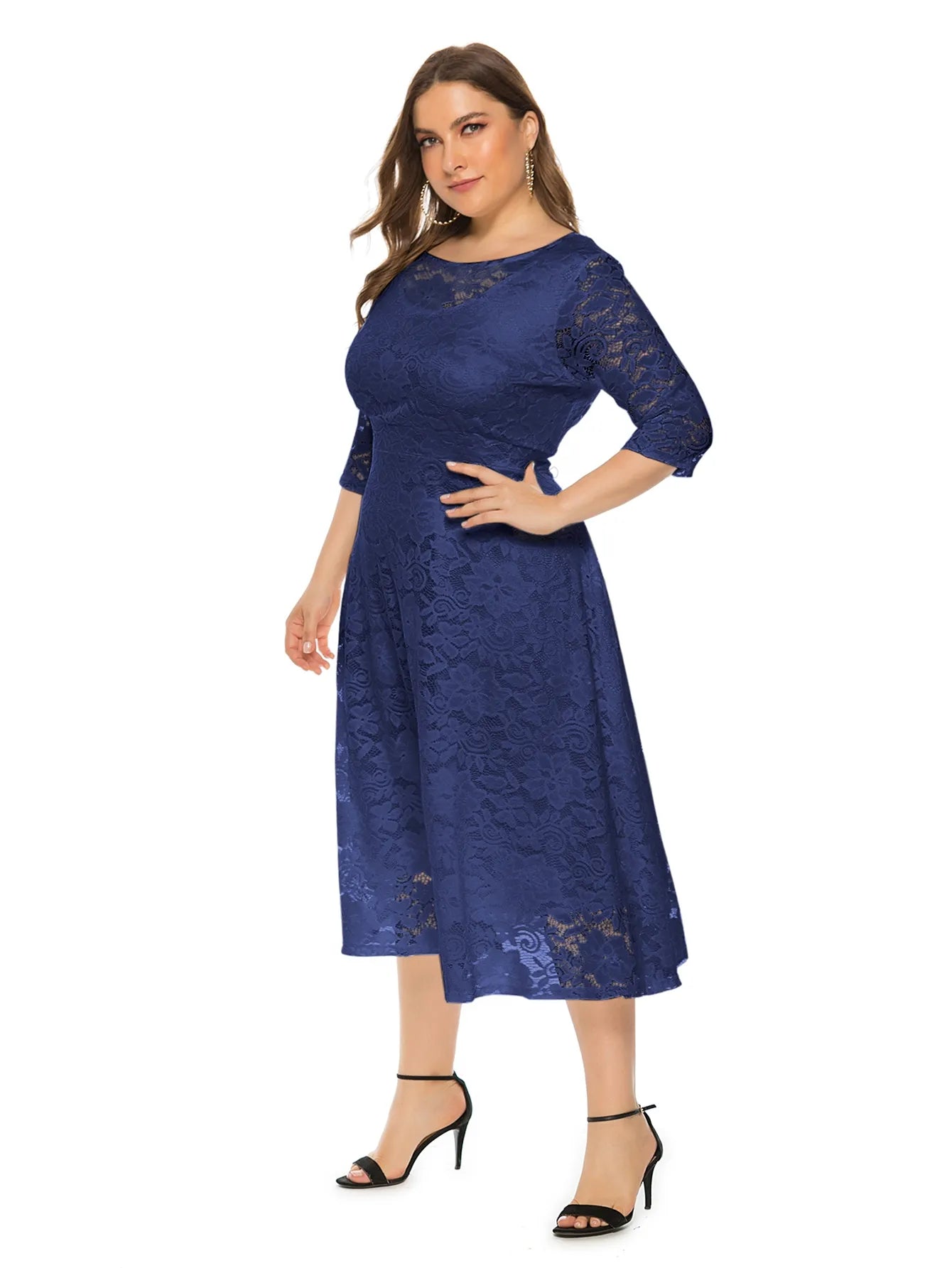 Robe midi grande taille en dentelle contrastée - Élégance et style unique - Projet Paris - Détails raffinés