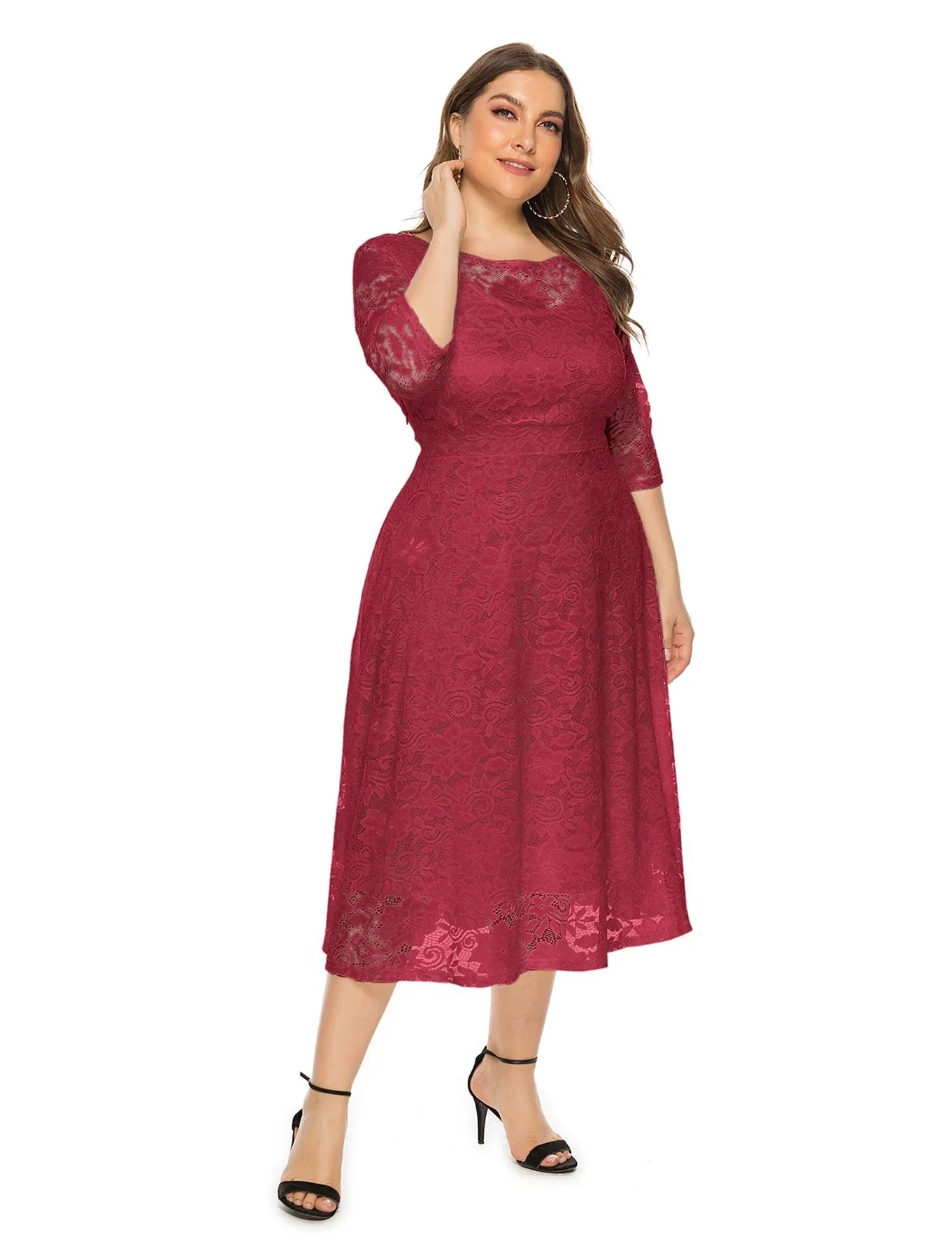 Robe midi grande taille en dentelle contrastée - Élégance et style unique - Projet Paris - Détails raffinés