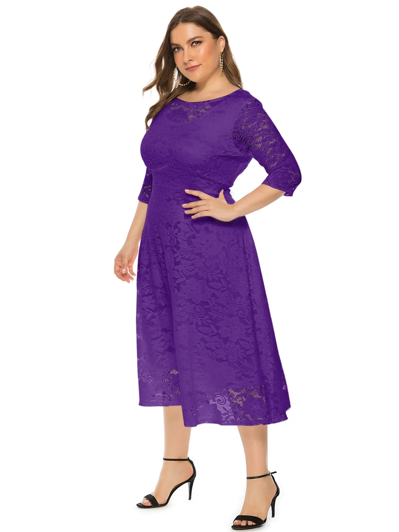 Robe midi grande taille en dentelle contrastée - Élégance et style unique - Projet Paris - Détails raffinés