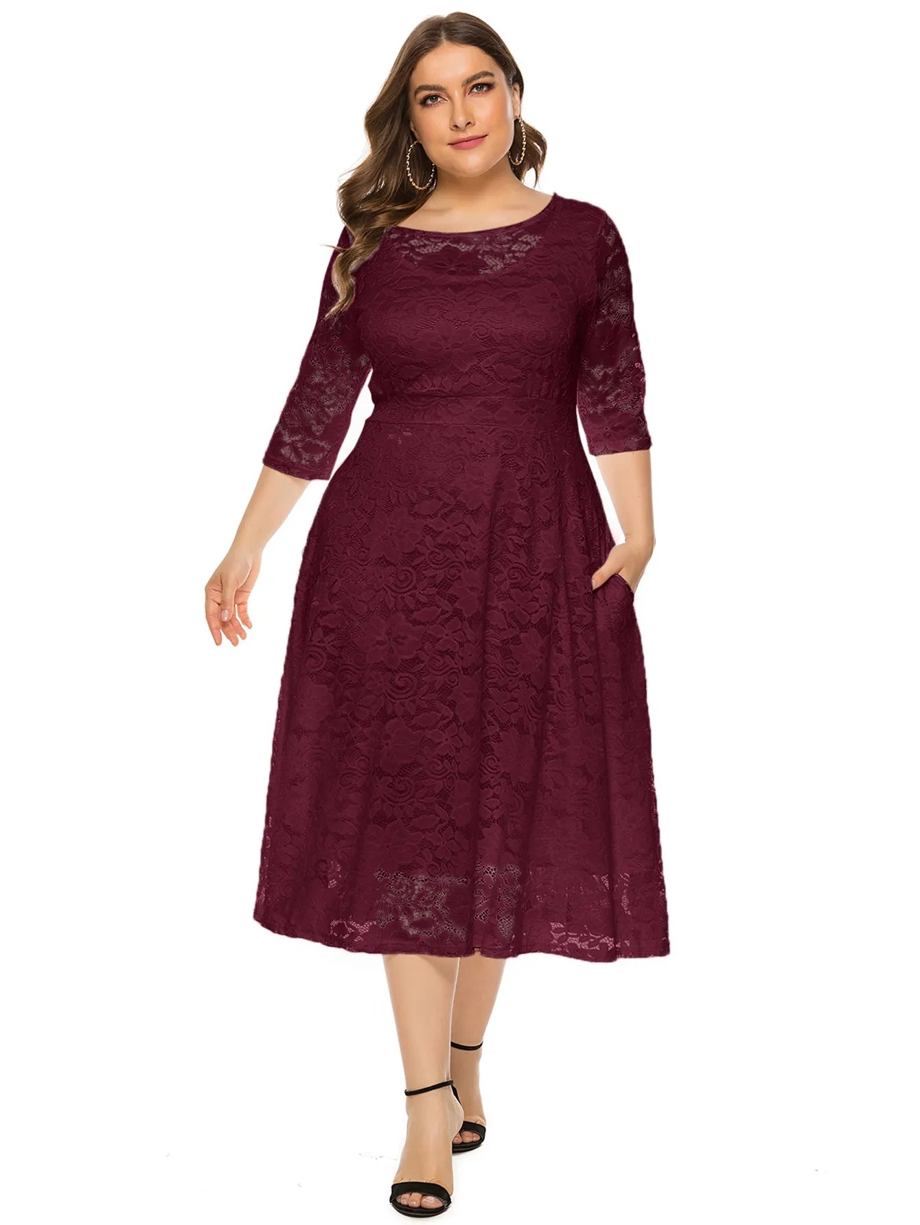 Robe midi grande taille en dentelle contrastée - Élégance et style unique - Projet Paris - Détails raffinés