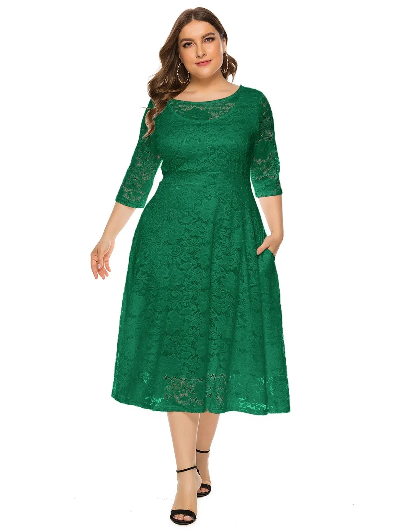 Robe midi grande taille en dentelle contrastée - Élégance et style unique - Projet Paris - Détails raffinés