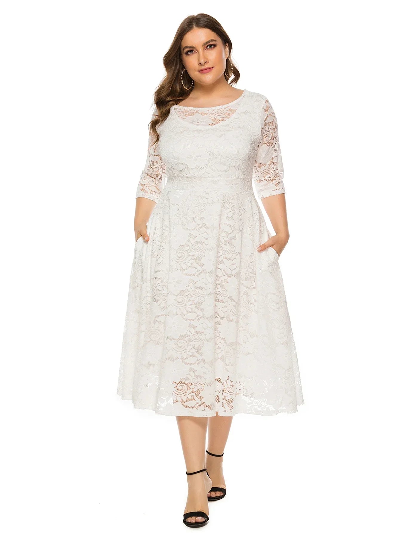 Robe midi grande taille en dentelle contrastée - Élégance et style unique - Projet Paris - Détails raffinés