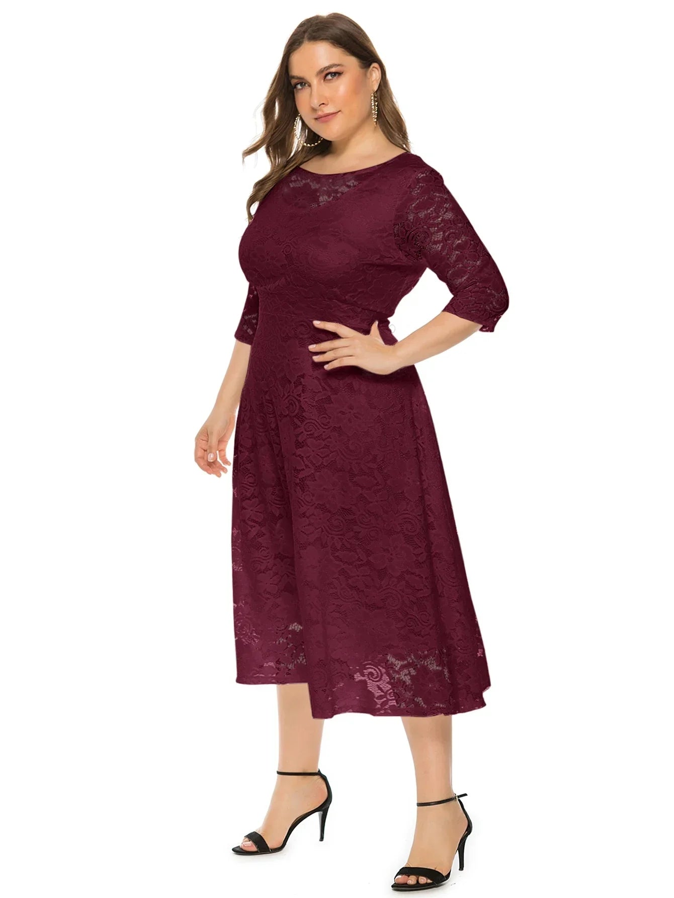 Robe midi grande taille en dentelle contrastée - Élégance et style unique - Projet Paris - Détails raffinés