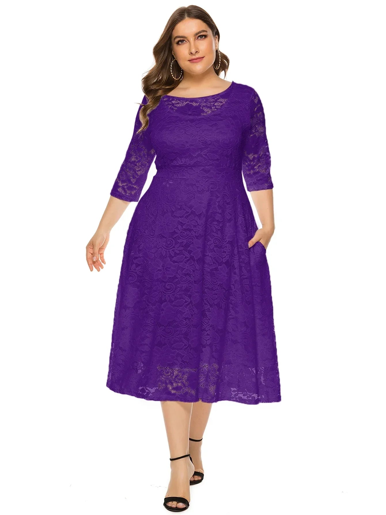 Robe midi grande taille en dentelle contrastée - Élégance et style unique - Projet Paris - Détails raffinés