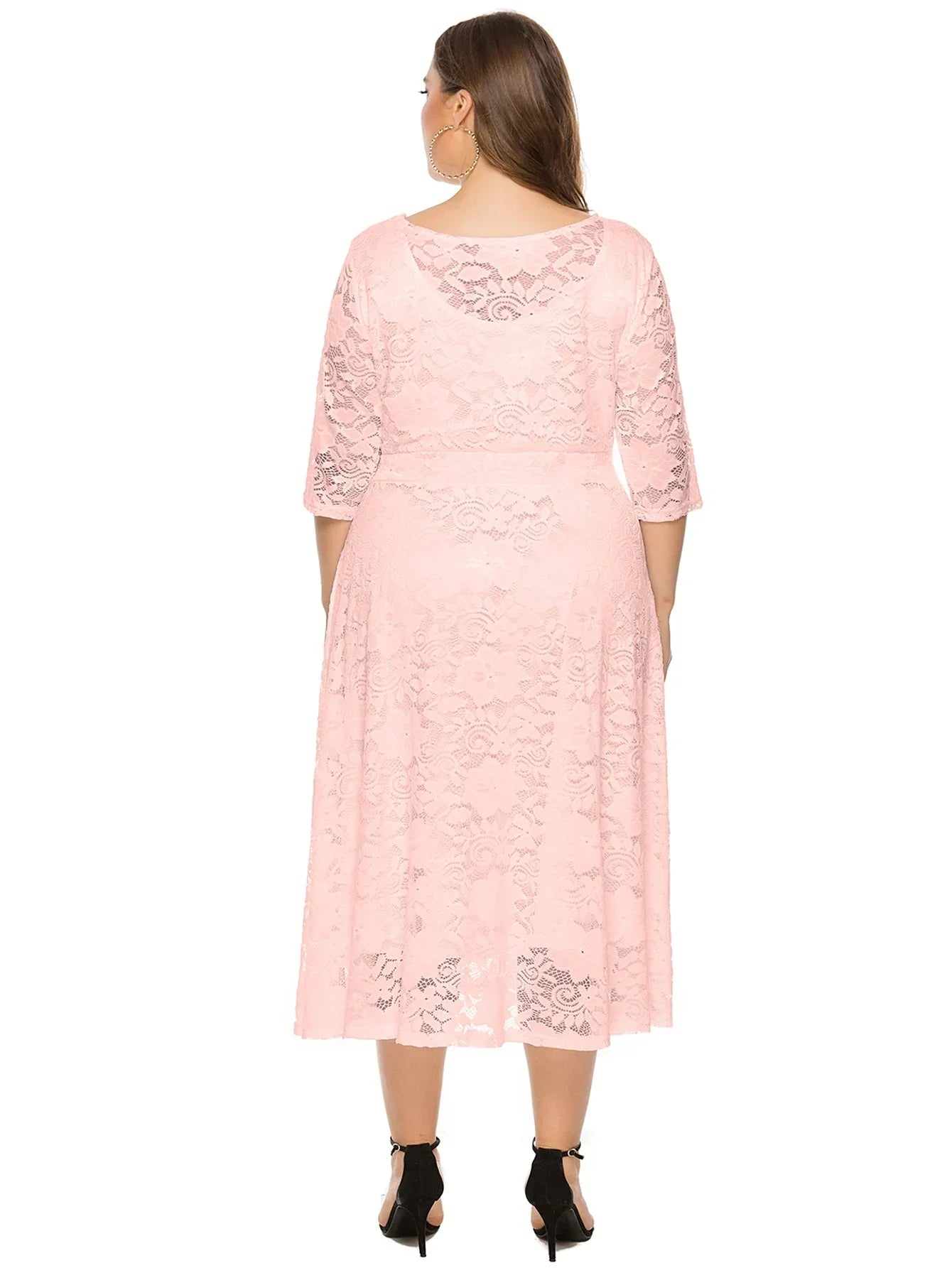Robe midi grande taille en dentelle contrastée - Élégance et style unique - Projet Paris - Détails raffinés
