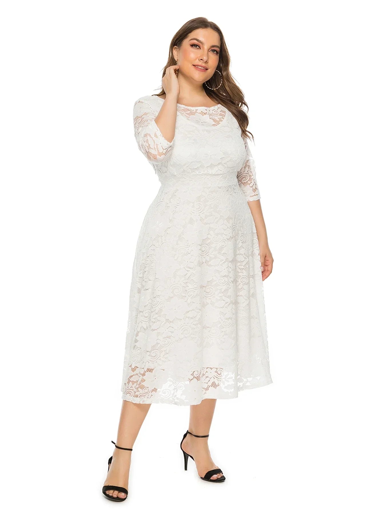 Robe midi grande taille en dentelle contrastée - Élégance et style unique - Projet Paris - Détails raffinés