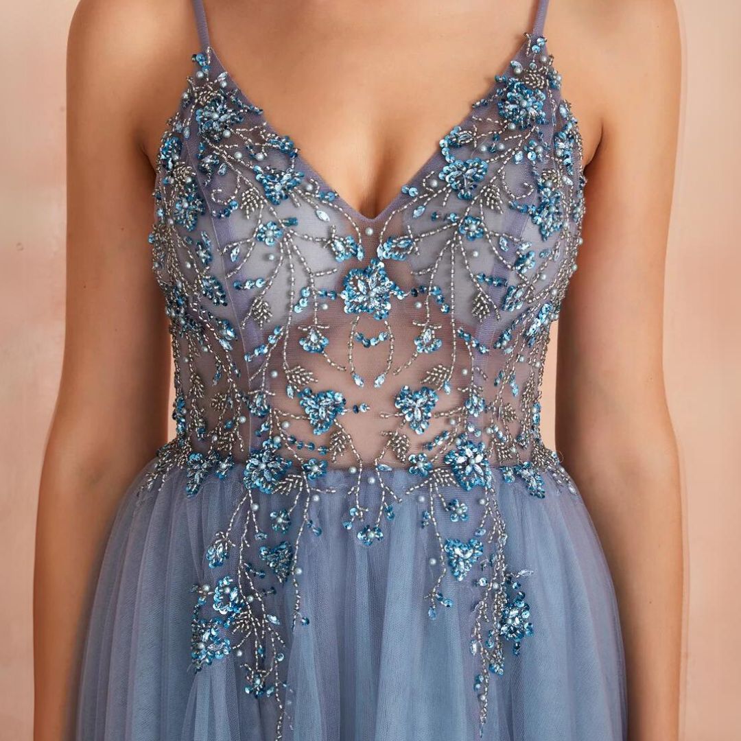 Robe en tulle Theresa - avec fente et décolleté en V - Projet Paris - Élégance aérienne