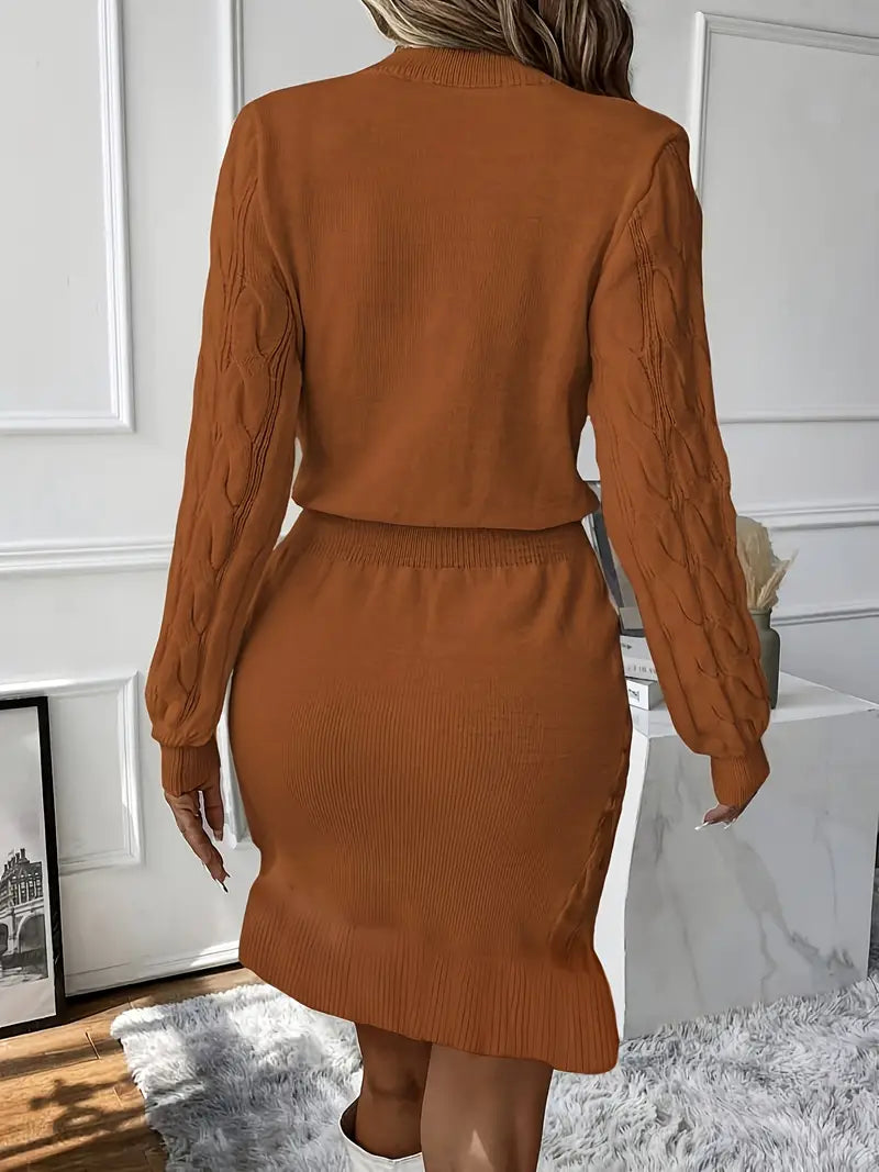 Robe en tricot structurée avec détails en volants - Projet Paris - Raffinée, Confortable
