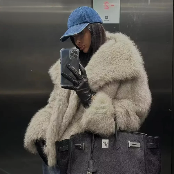 Ainsley - Manteau de fourrure élégant avec col surdimensionné