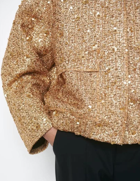 Elégant manteau oversize avec pièces dorées scintillantes