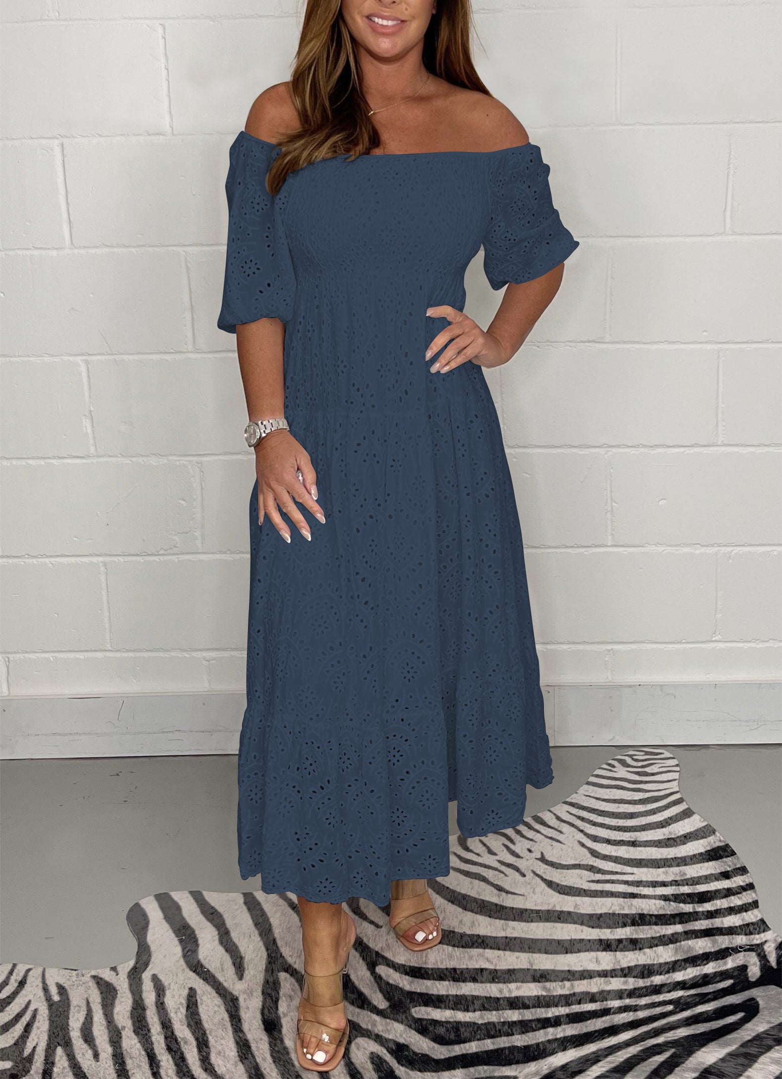 Robe casual brodée - Confort et style décontracté - Projet Paris - Parfaite pour les journées estivales