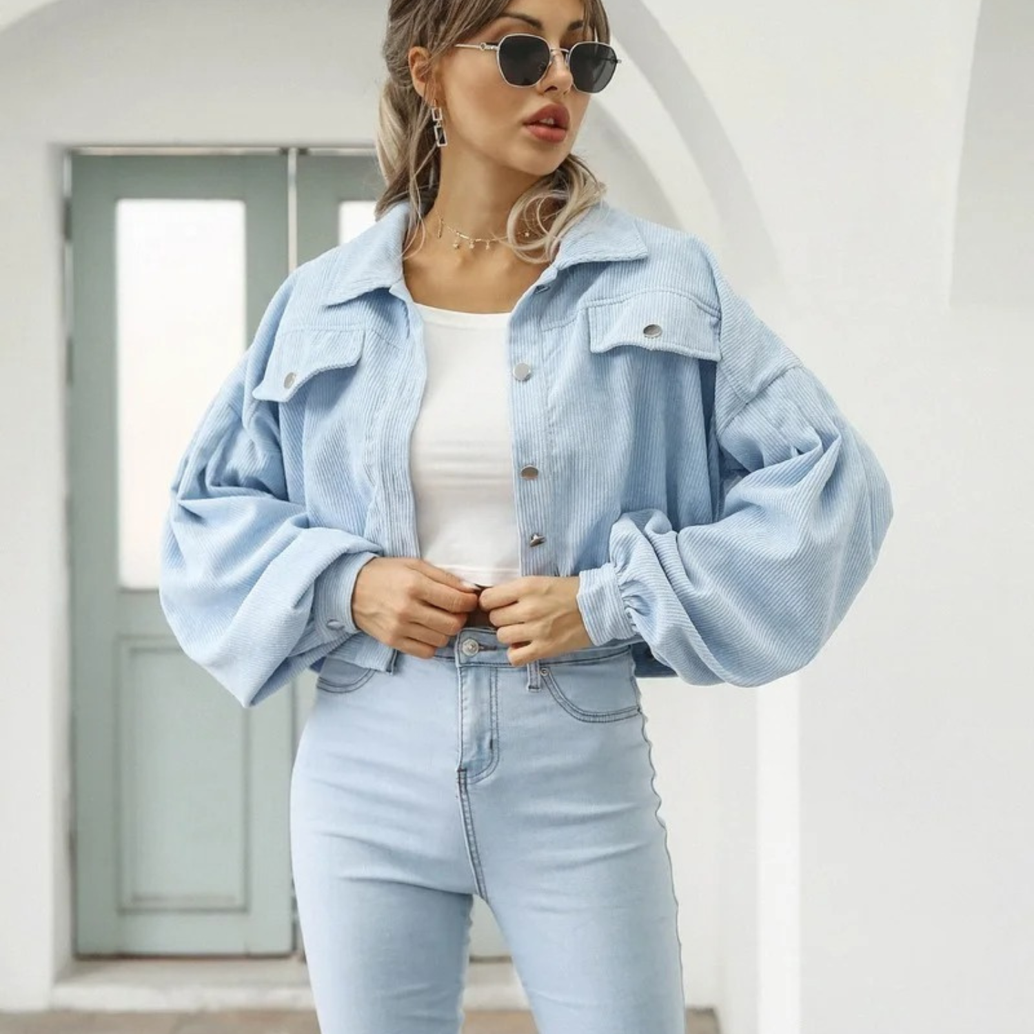 Cassie - veste courte à manches lanternes en velours côtelé