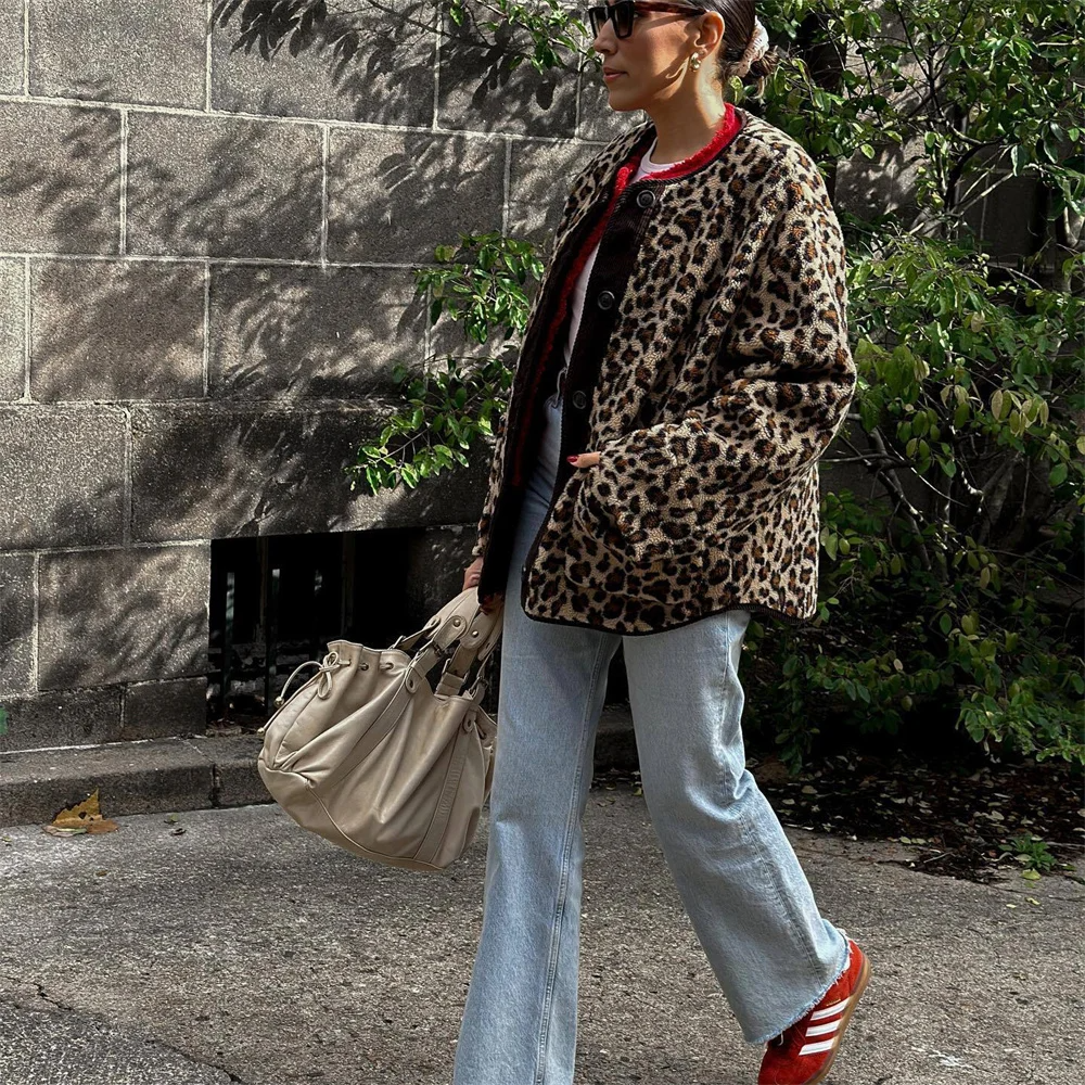 Veste à col rond avec motif léopard