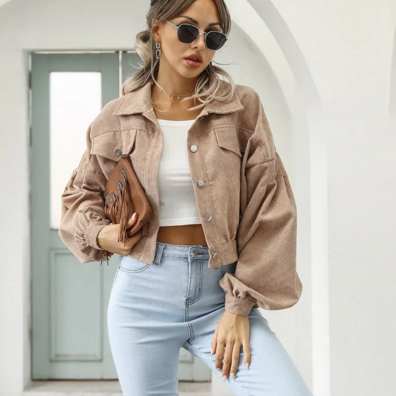 Cassie - veste courte à manches lanternes en velours côtelé