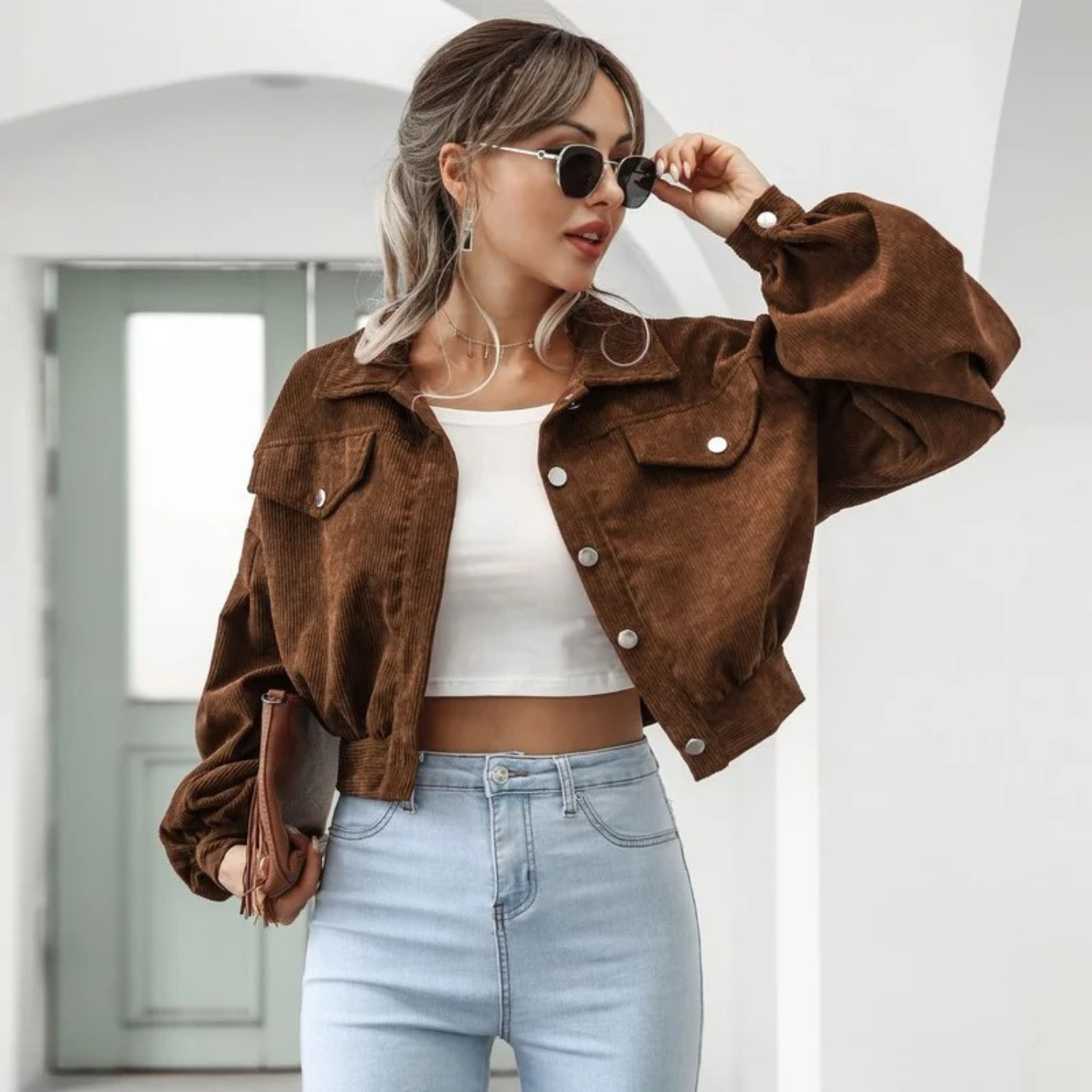 Cassie - veste courte à manches lanternes en velours côtelé