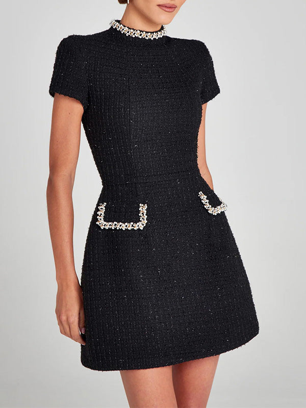 Robe mini en tweed luxe avec perles - Élégance et raffinement - Projet Paris - Parfaite pour les occasions spéciales