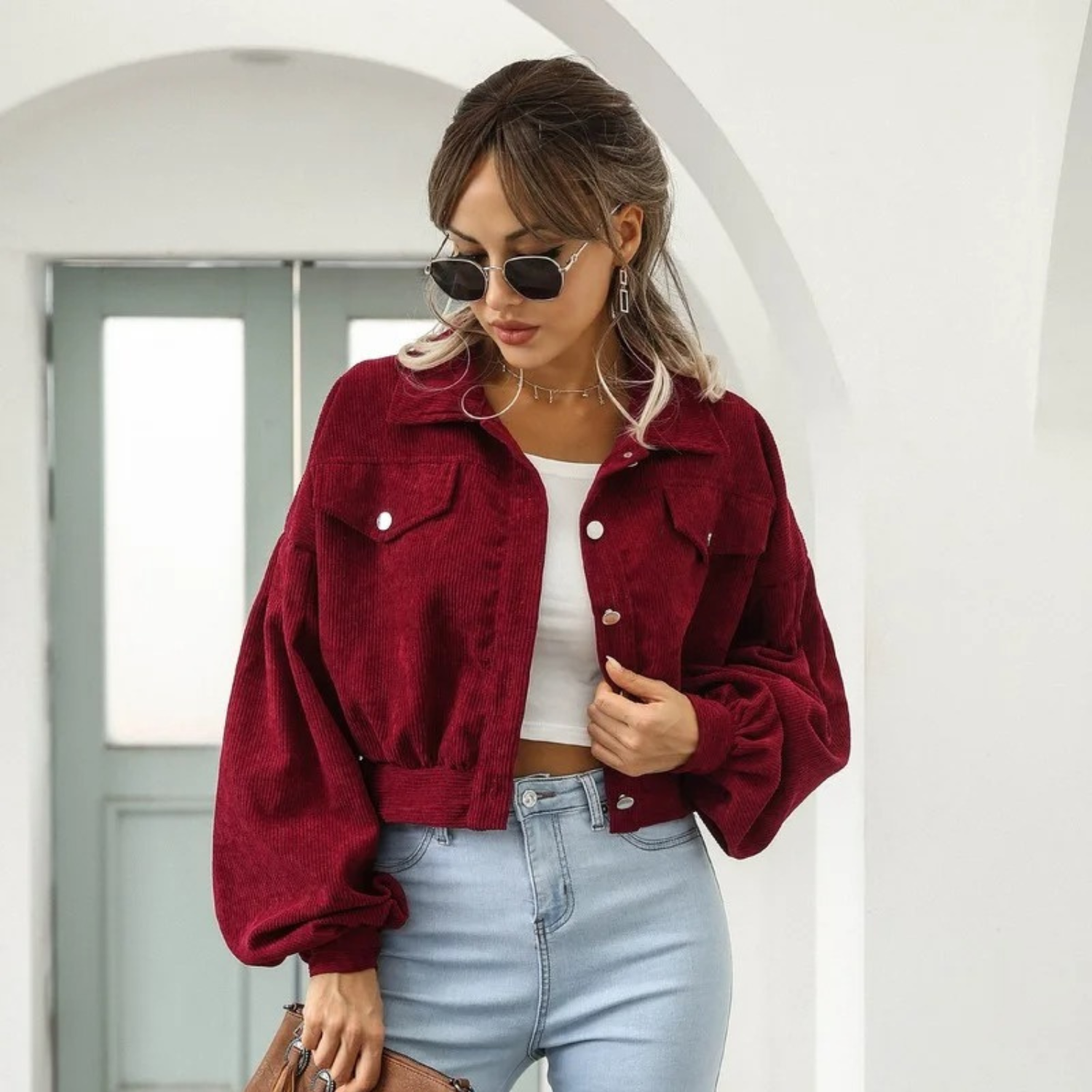 Cassie - veste courte à manches lanternes en velours côtelé