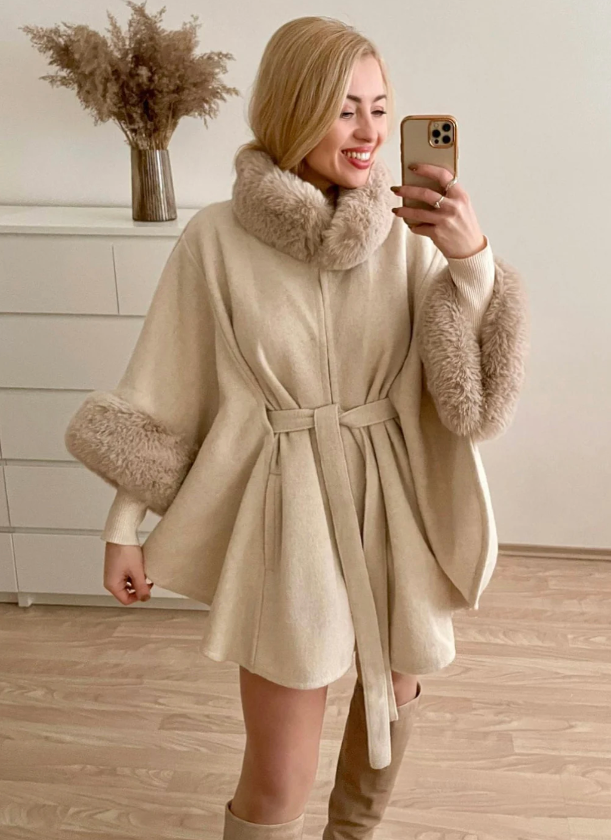 Manteau cape en laine et fausse fourrure - Élégance intemporelle pour toutes les occasions