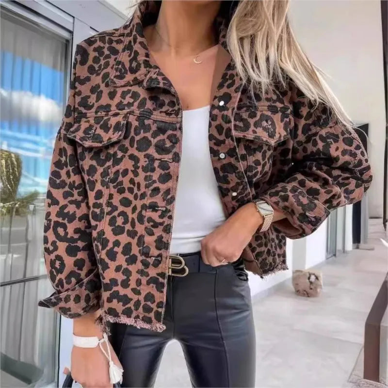 Joana - Veste en jean imprimé léopard