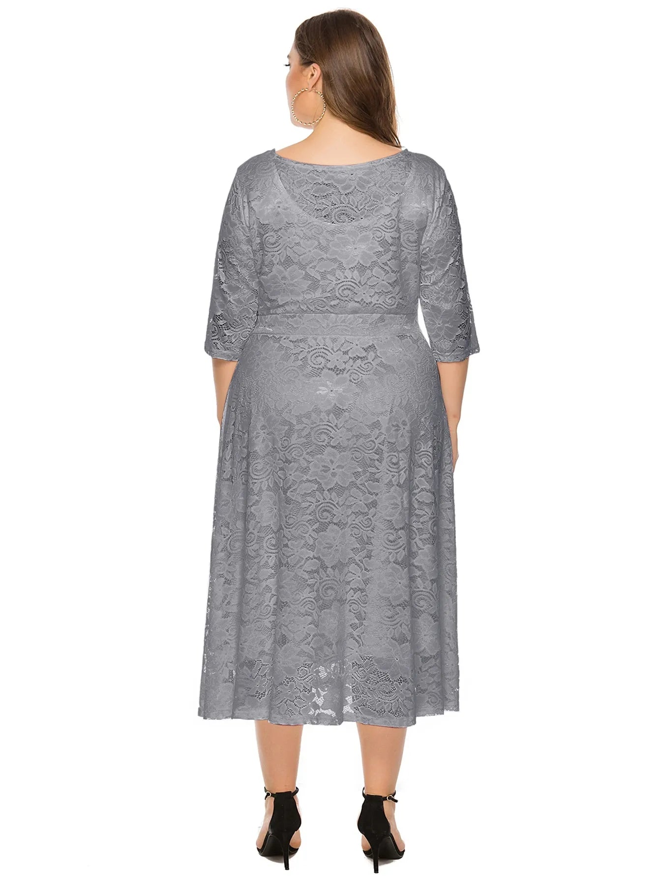 Robe midi grande taille en dentelle contrastée - Élégance et style unique - Projet Paris - Détails raffinés