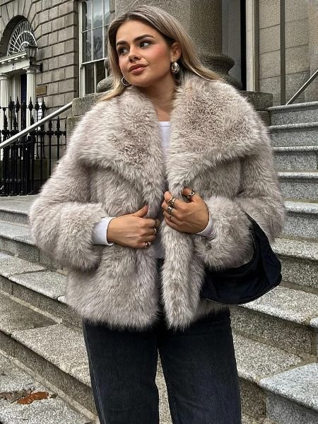 Ariah - Manteau de fausse fourrure à la hanche