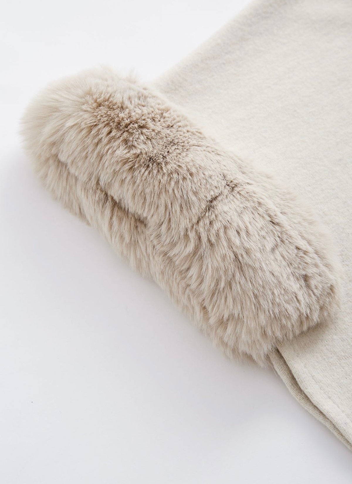 Manteau cape en laine et fausse fourrure - Élégance intemporelle pour toutes les occasions